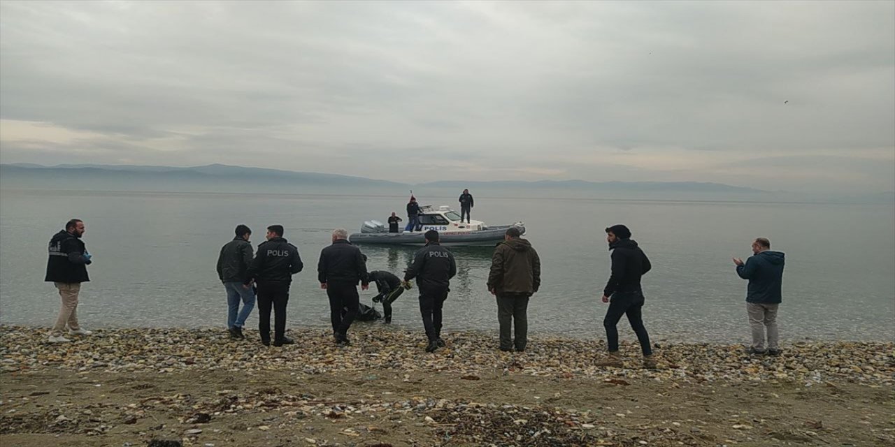 Bursa'da denizin üstünde bir kadın cesedi bulundu.