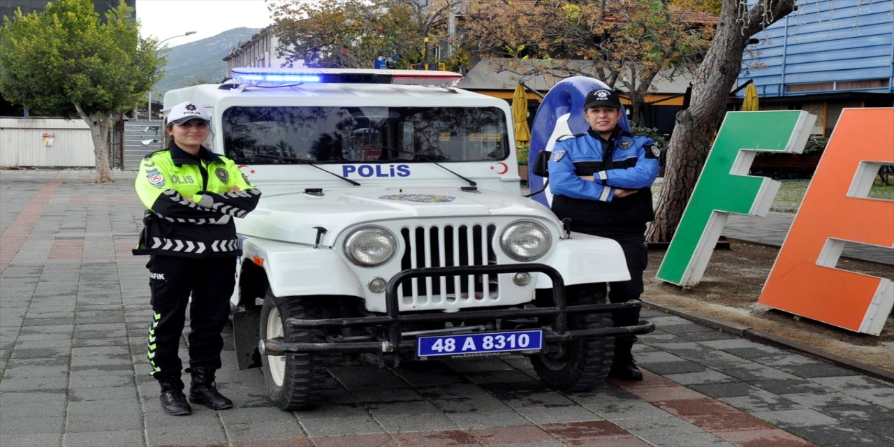 Fethiye'de yenilenen 1954 model cip turizm polislerine verildi.