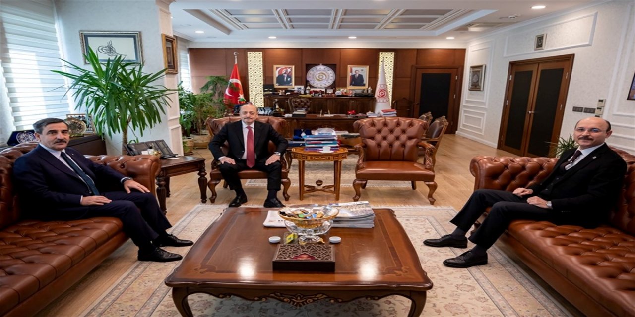 Bakan Bilgin, Türkiye Kamu-Sen ve Türk Eğitim-Sen genel başkanlarını kabul etti
