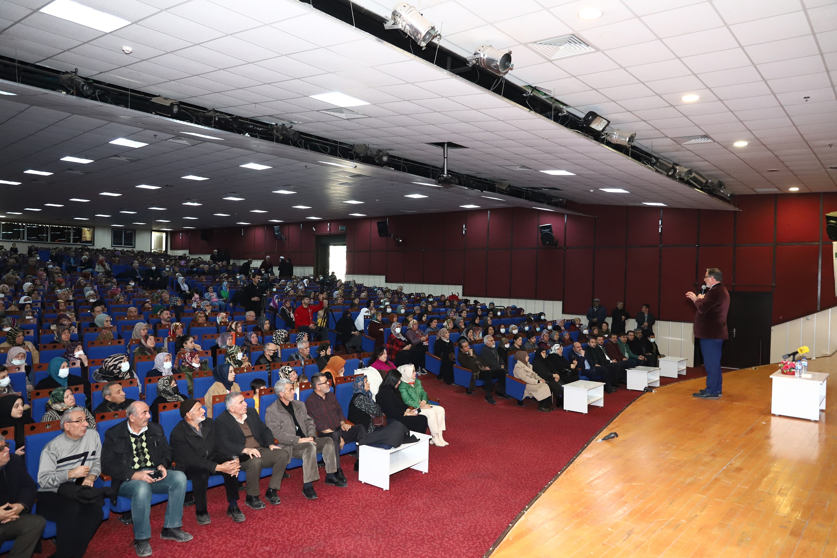 İlahiyatçı Mustafa Karataş İlçelerde Konyalılarla Buluştu