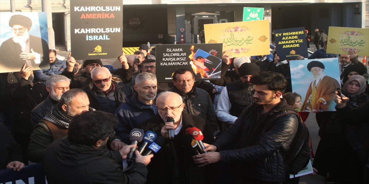Charlie Hebdo'nun Hamaney karikatürleri protesto edildi.