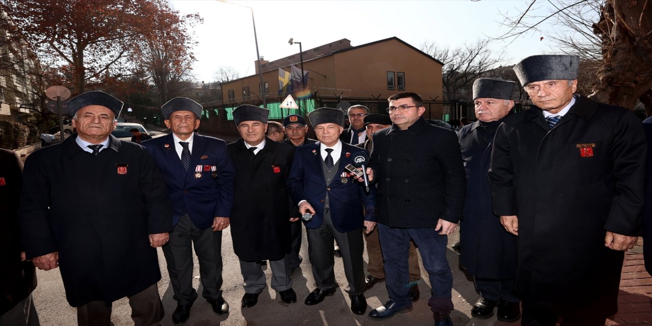 Gaziler, İsveç'in Ankara Büyükelçiliği önünde gösteri düzenledi