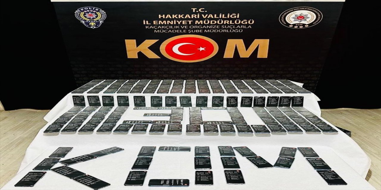 Hakkari'de gümrük kaçağı 395 telefon ele geçirildi