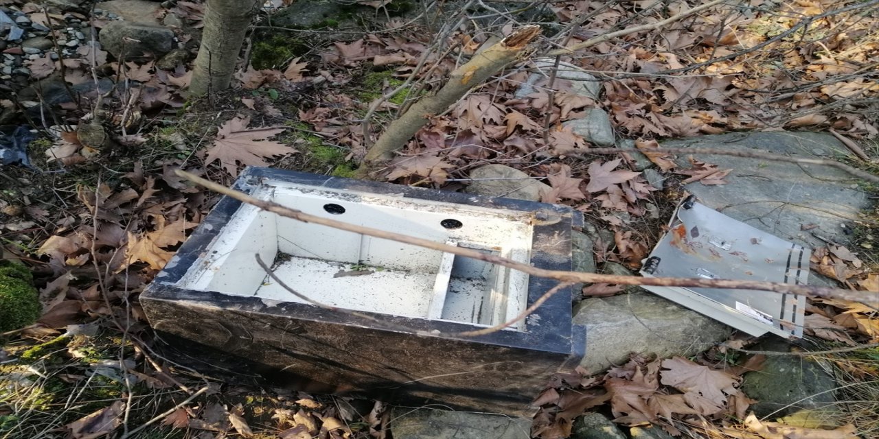 Bursa'da bir iş yerinden kasa çalan 3 kişi gözaltına alındı.