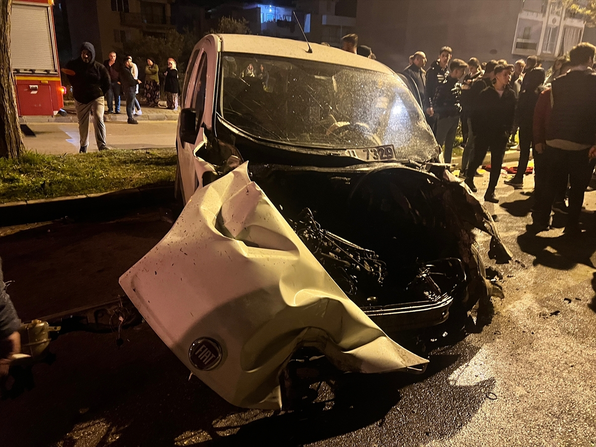 Aydın'da kontrolden çıkan araç iş yerine girdi