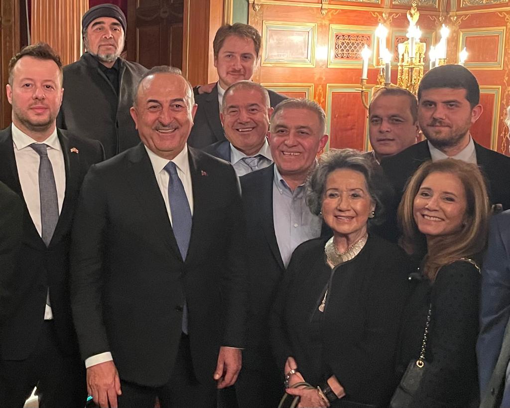 Çavuşoğlu, ABD'de Türk vatandaşlarıyla bir araya geldi: