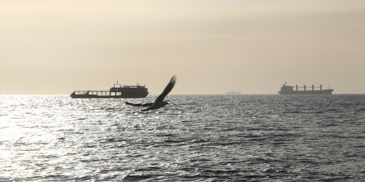 Tekirdağ'da lodos etkisini devam ettiriyor.