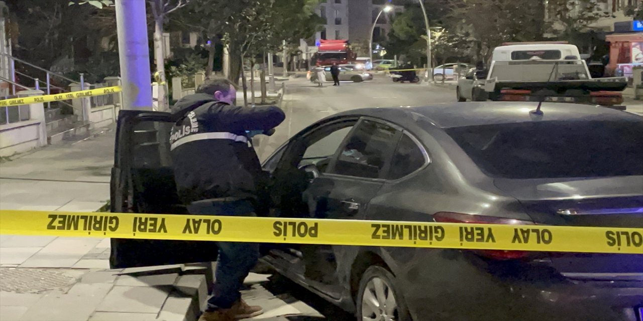 Büyükçekmece'de aranan 4 şüpheli yakalandı.