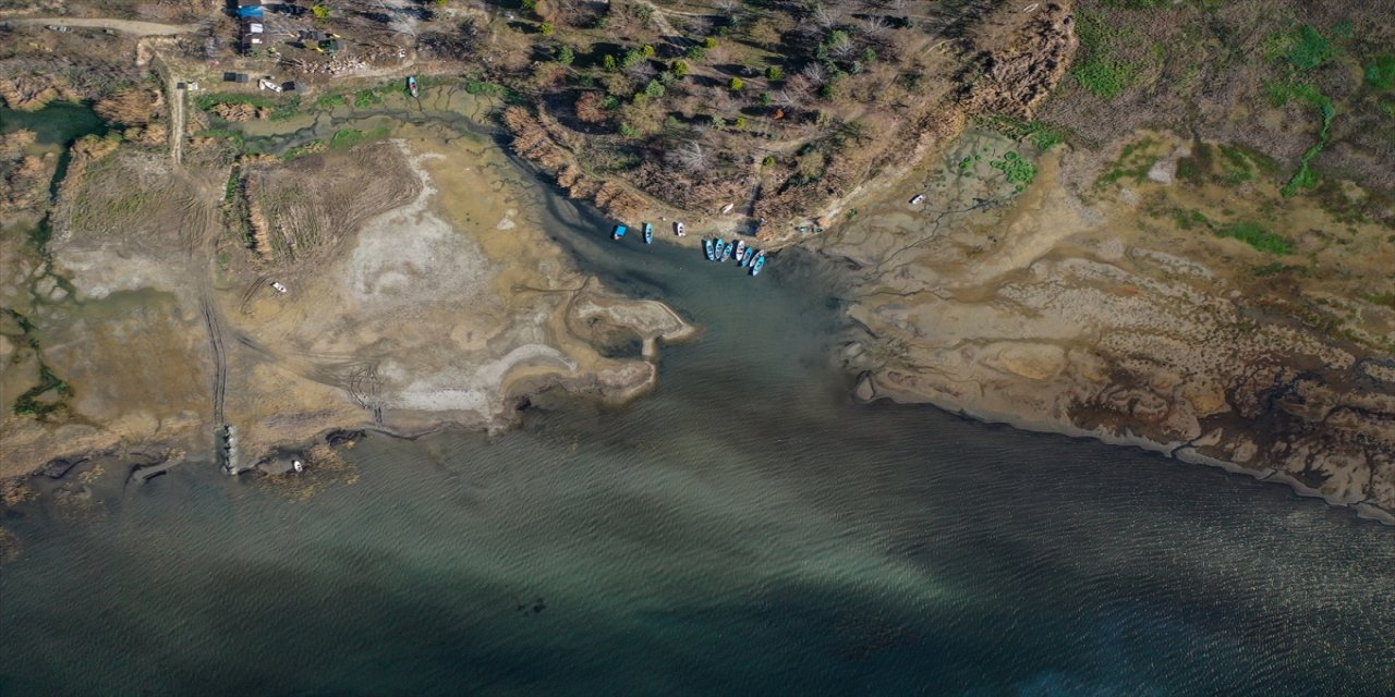 İznik Gölü'nün bazı bölümlerinde su çekilmesi 100 metreye ulaştı