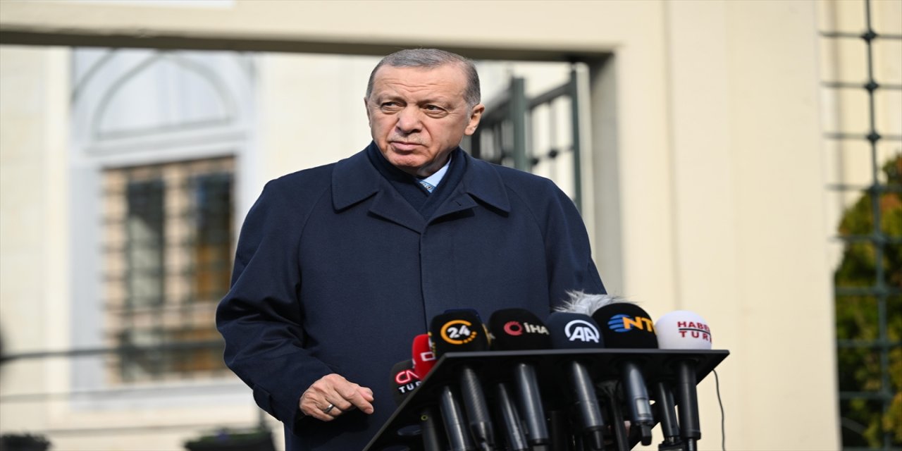 Cumhurbaşkanı Erdoğan cuma namazını Hz. Ali Camisi'nde kıldı