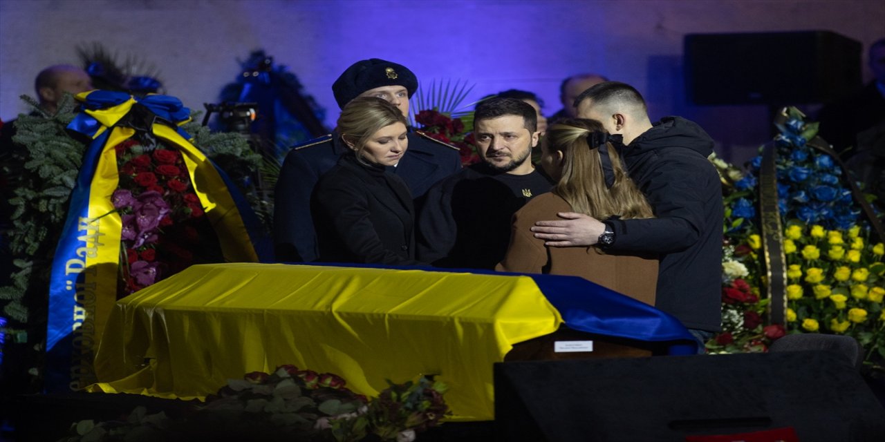 Ukrayna'da helikopter kazasında ölenler için cenaze töreni yapıldı.