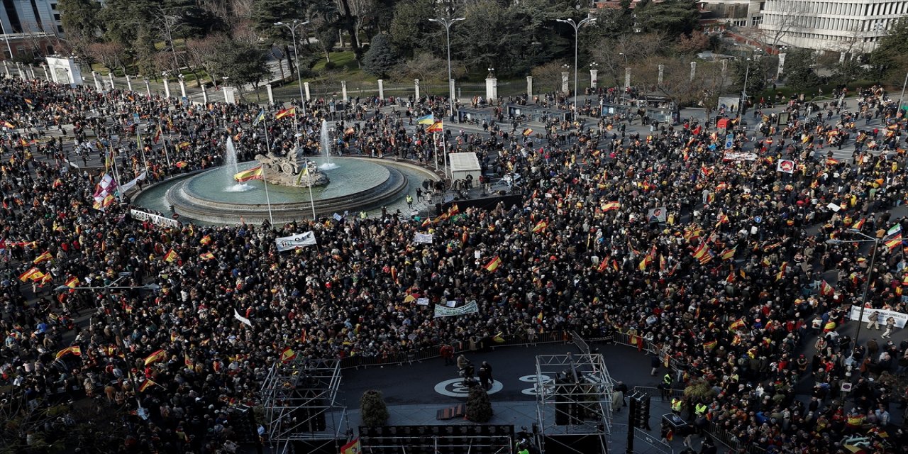 İspanya'da sol koalisyon hükümetine karşı gösteri yapıldı.