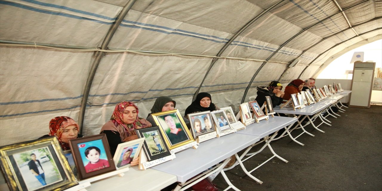 Diyarbakır anneleri çocuklarına kavuşma ümidiyle eylemini sürdürüyor