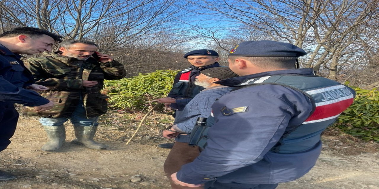 Bartın'da ormanda kaybolan kişi yaralı halde bulundu.