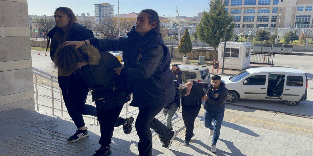 Cesedi bulunan bebeğin anne babası tutuklandı.