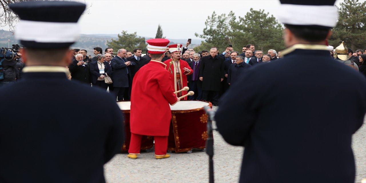 Cumhurbaşkanı Erdoğan Cuma namazını Ertuğrul Gazi Camisi'nde kıldı.