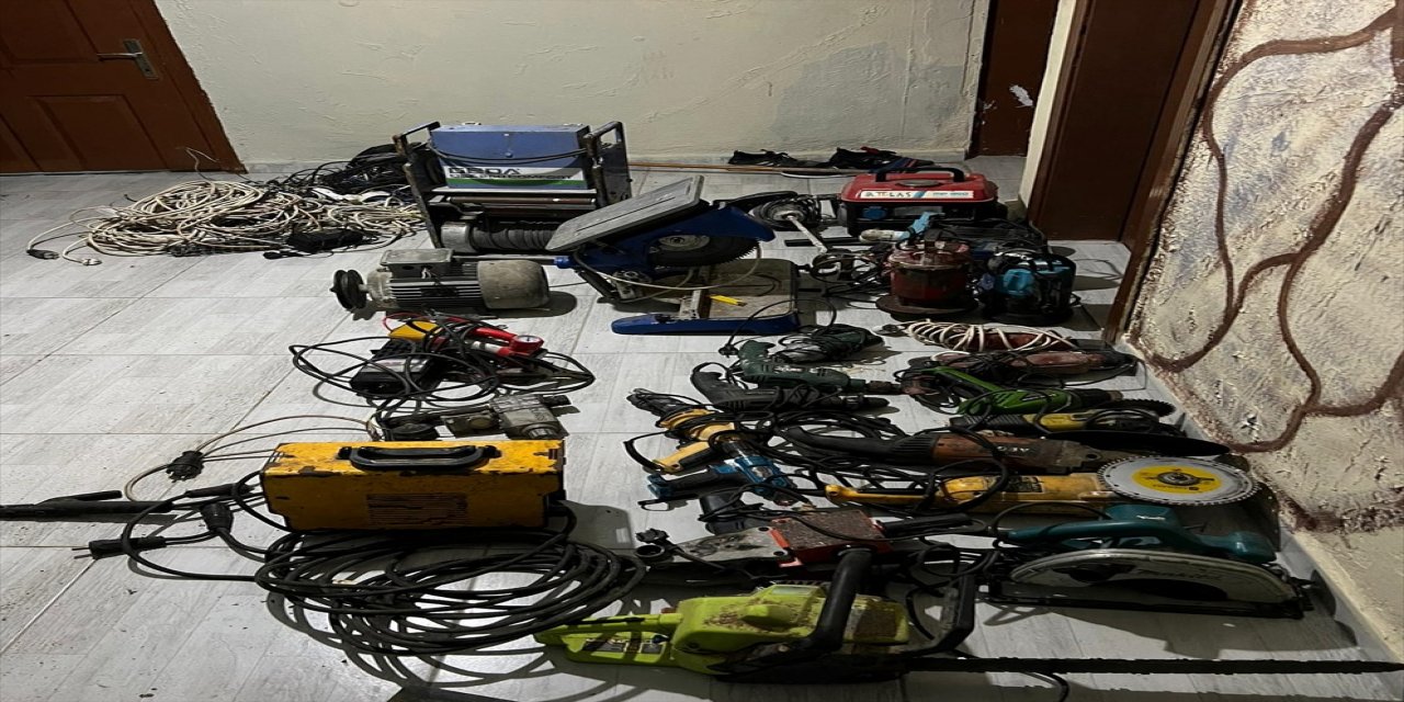 Hatay'da hırsızlık yapan 2 kişi tutuklandı.