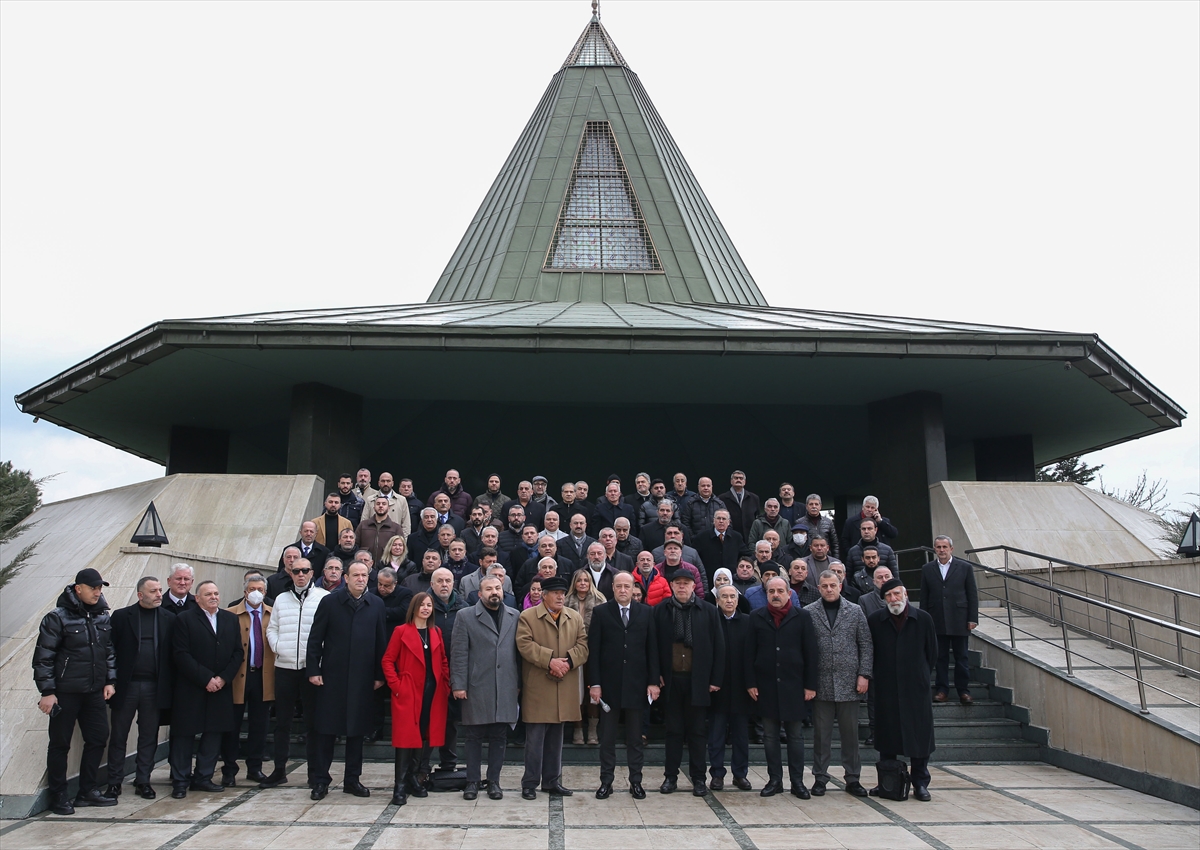 Demokratlar Platformu Adnan Menderes'in kabrinde