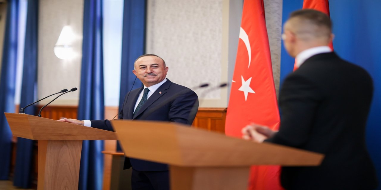Çavuşoğlu, Macar Dışişleri ve Ticaret Bakanı Szijarto ile ortak basın toplantısı düzenledi
