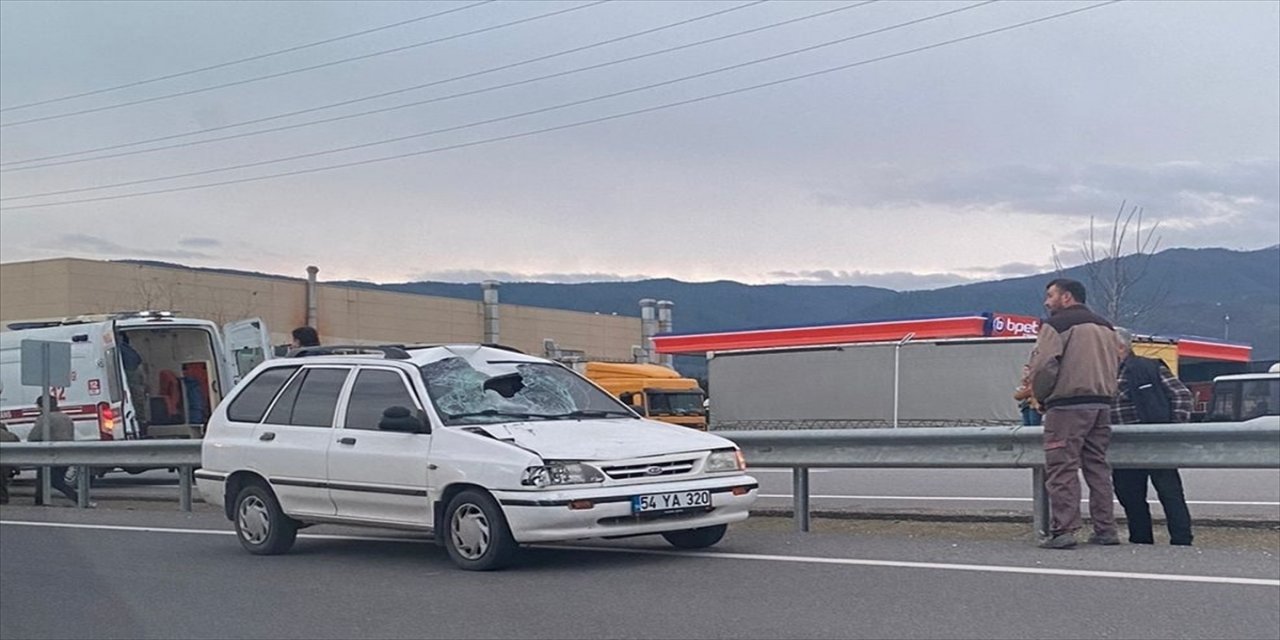 Sakarya'da otomobilin çarptığı genç hayatını kaybetti.