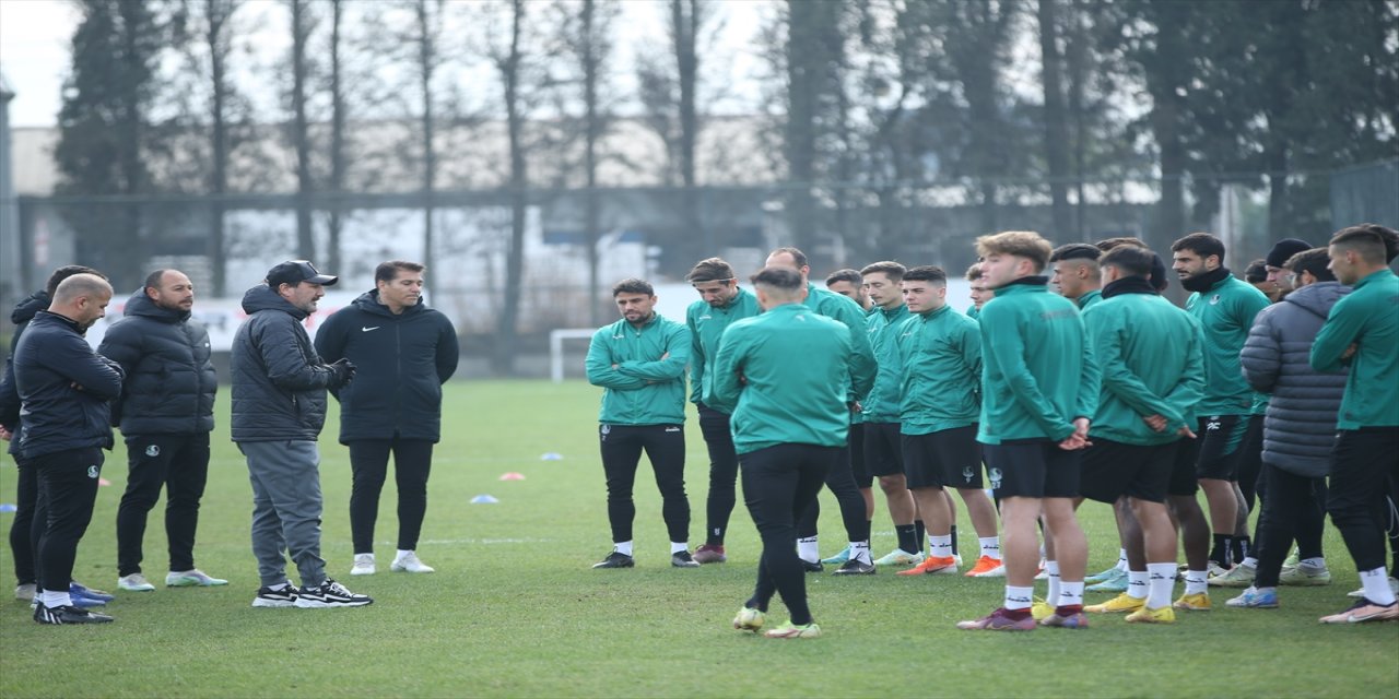 Sakaryaspor'da play-off hattının içinde kalmak istiyor.