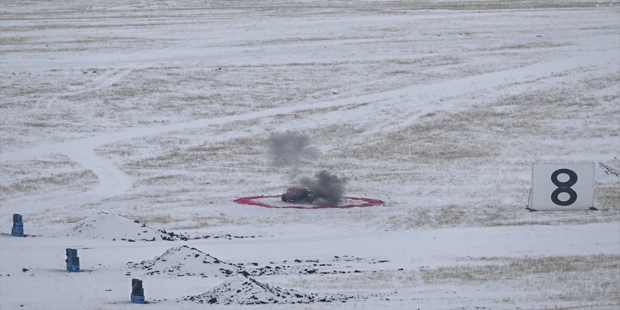 Kış tatbikatında hedefler tam isabetle vuruldu.