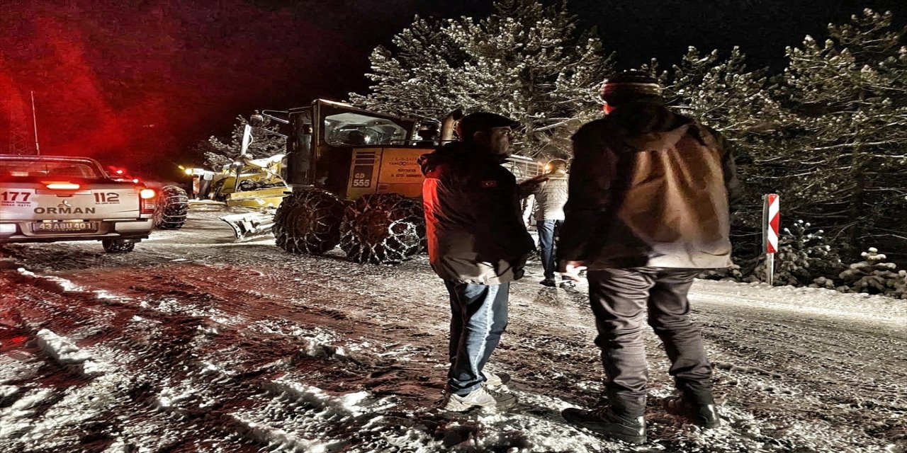 Kütahya'da dağda mahsur kalan 60 öğrenci kurtarıldı