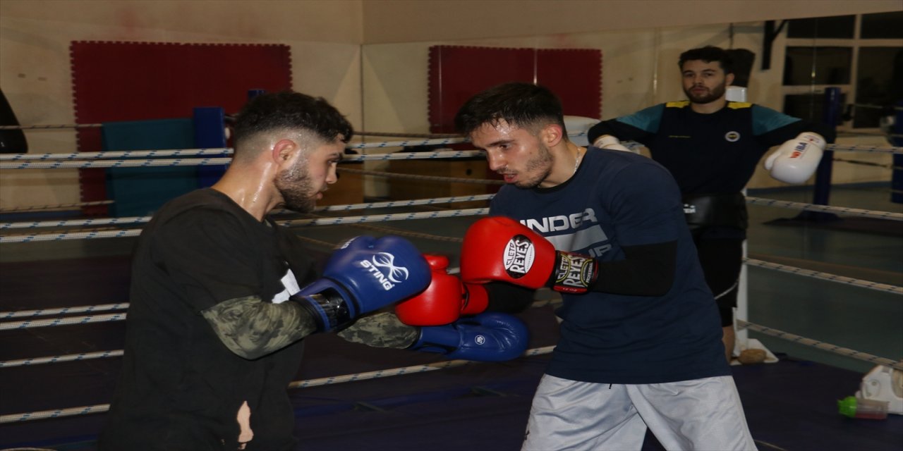 Milli boksör Samet'in gözü dünya şampiyonluğunda.