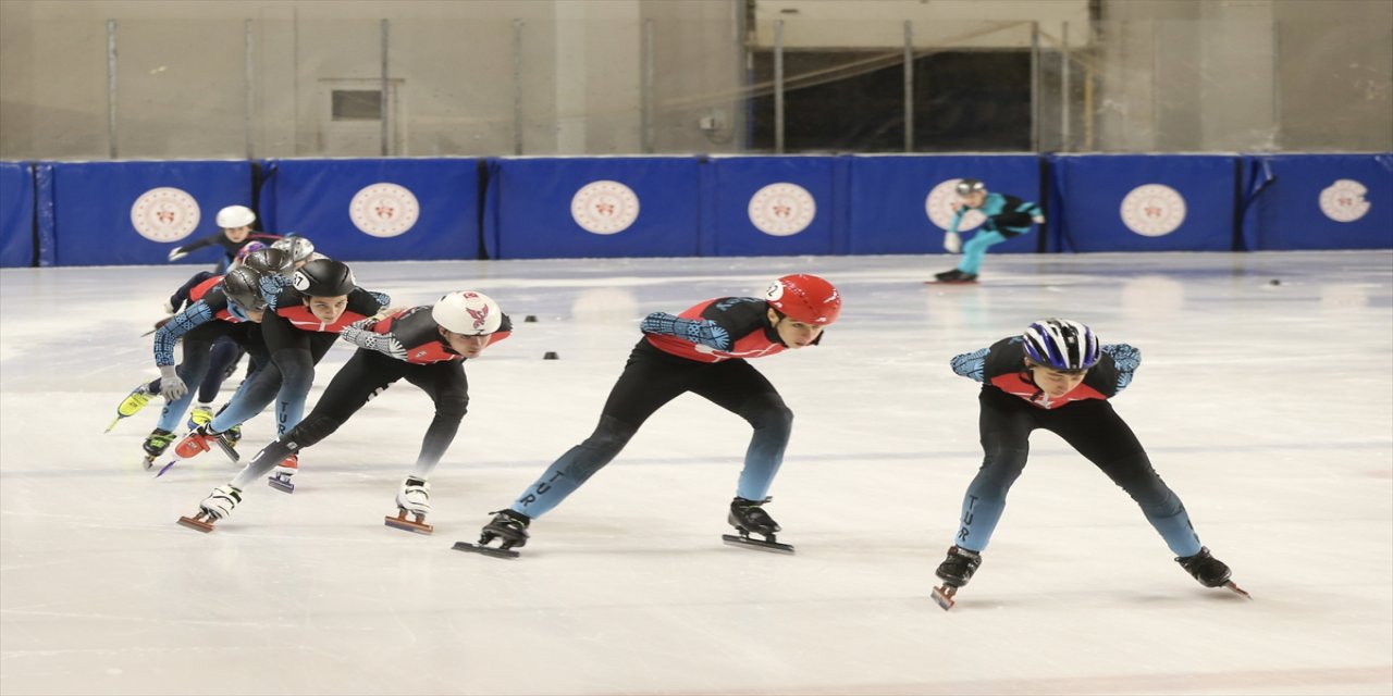 Short Track Federasyon Kupası Kocaeli'de yapılacak.