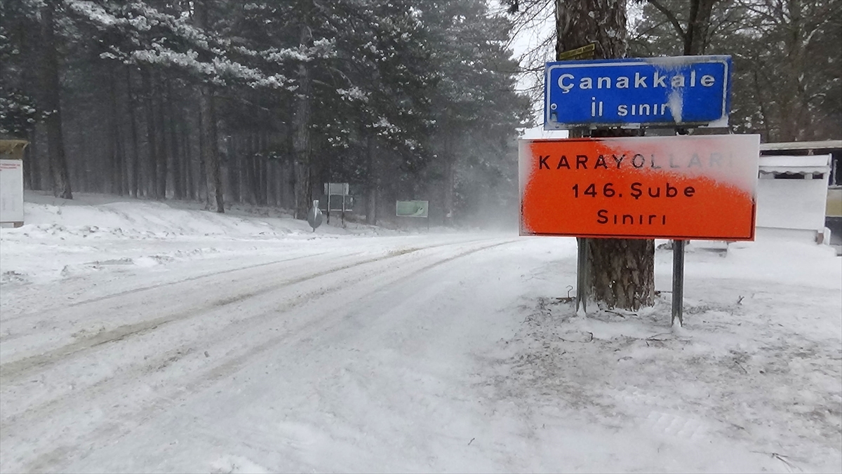 Kazdağları'ndan ulaşım kar yağışı nedeniyle güçlükle sağlanıyor