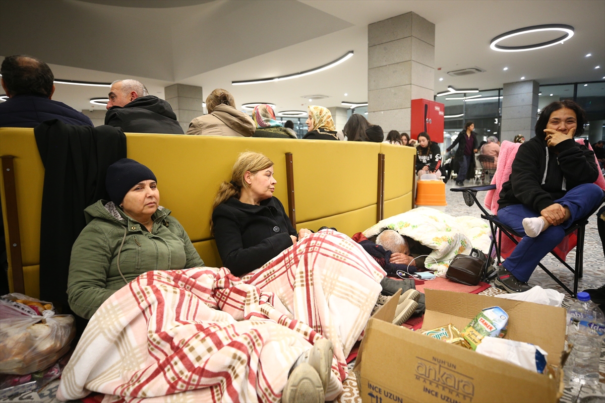 Hatay'da depremzedelerin barınma ihtiyaçları karşılanıyor