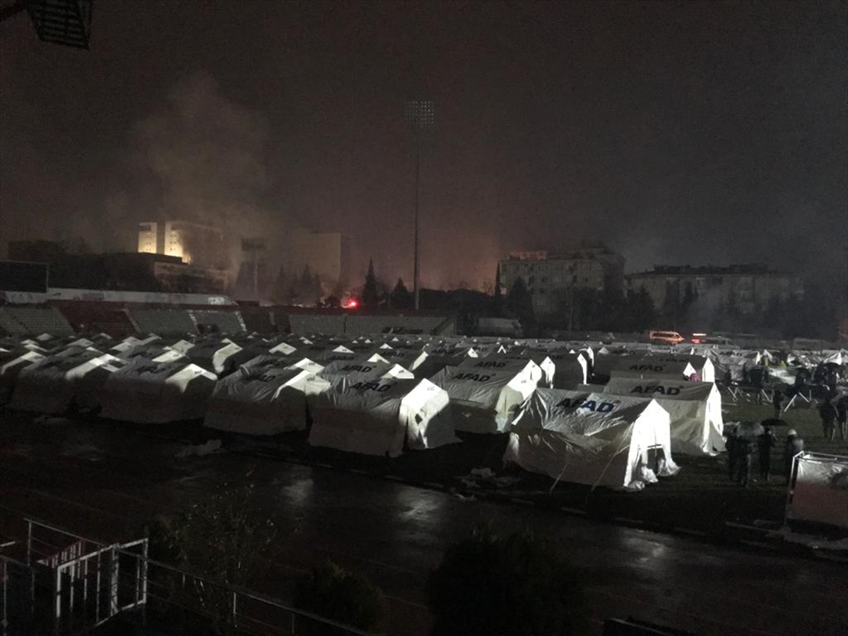 Kahramanmaraş'ta 5 bin çadırın kurulumu başladı