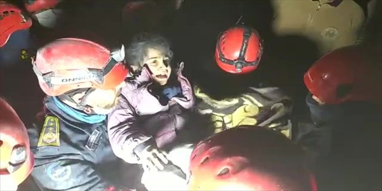 Ordu'dan giden ekipler baba ve kızını kurtardı.