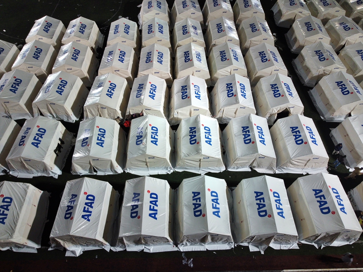 Osmaniye'ye gönderilen yardımların depremzedelere dağıtımı sürüyor