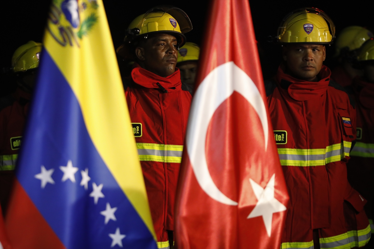 Venezuela, Türkiye ve Suriye'ye 50 kişilik arama kurtarma ekibi gönderdi
