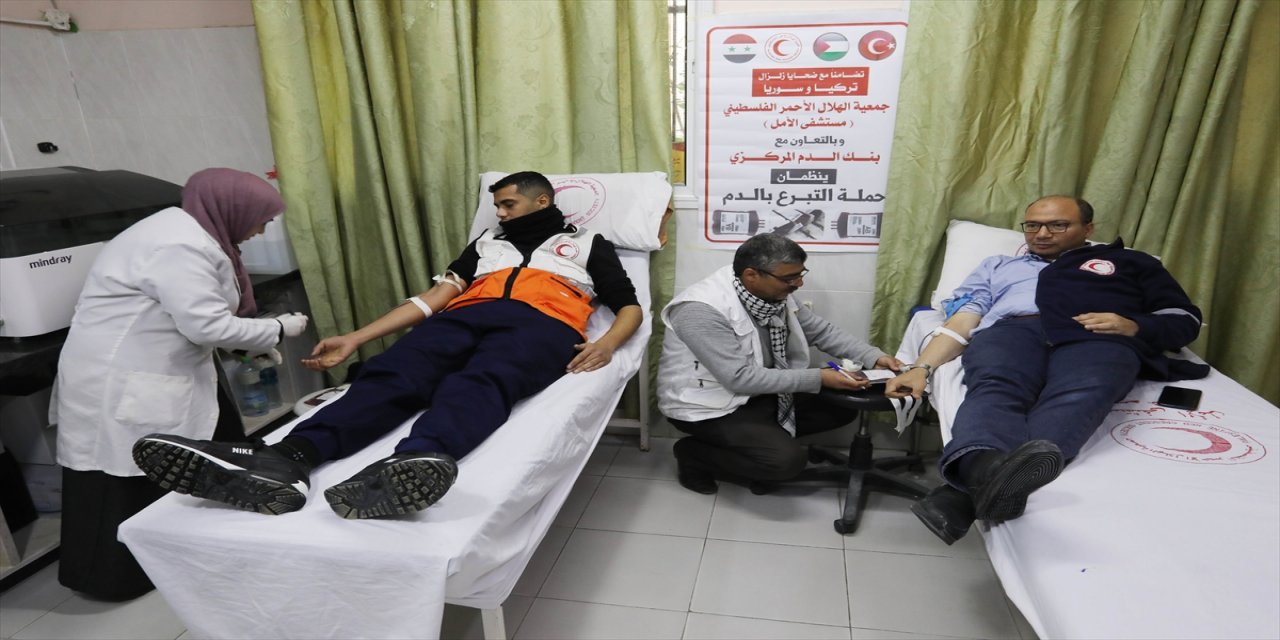 Filistin Kızılayı'ndan depremzedeler için kan bağışı kampanyası.