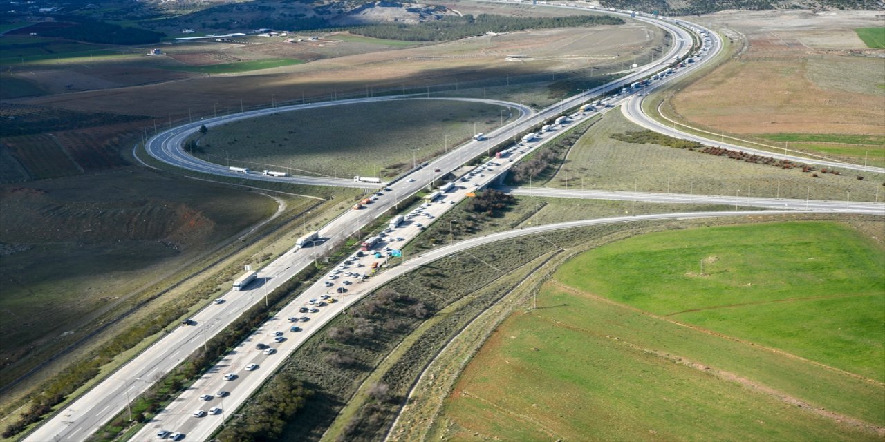 TAG Otoyolu'ndaki yoğunluk görüntülendi.
