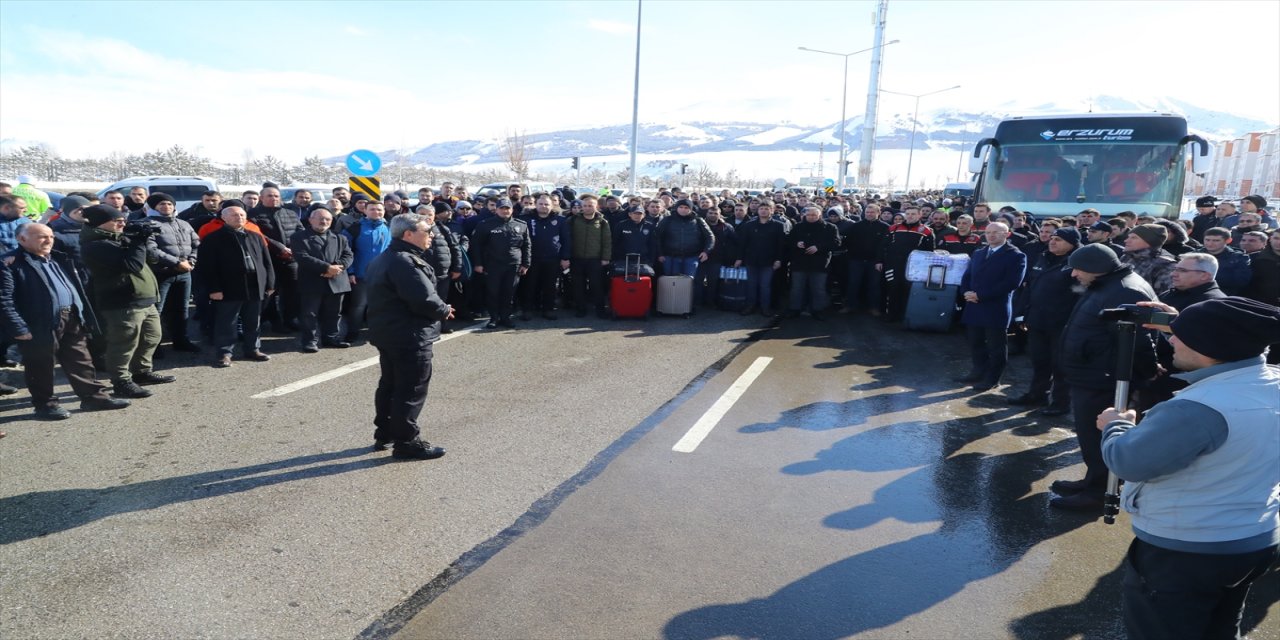 Erzurum Emniyet Müdürlüğünden deprem bölgesine personel ve araç desteği