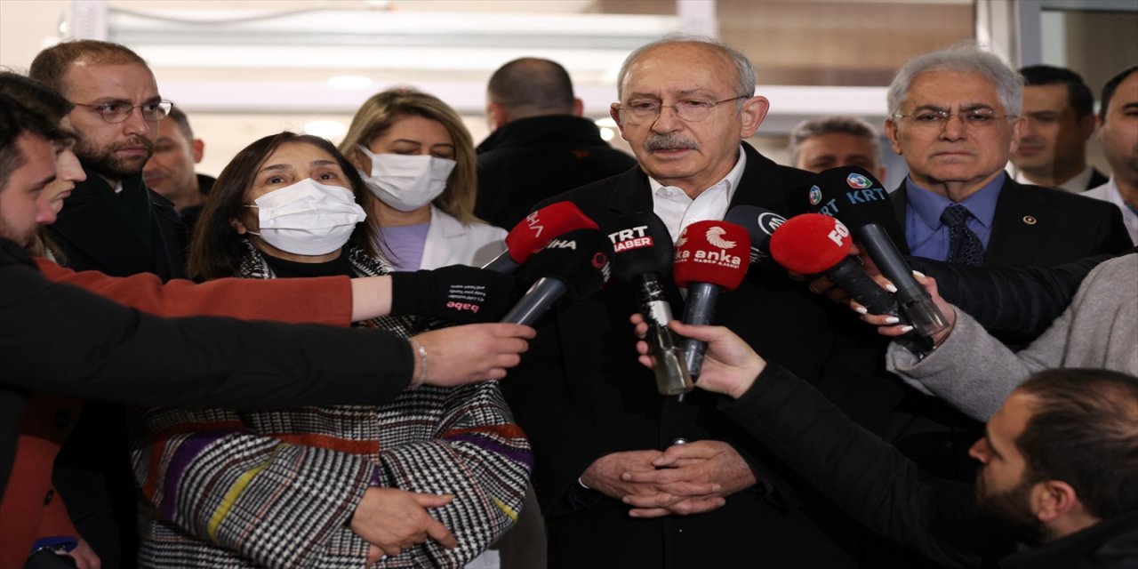 Kılıçdaroğlu tedavi gören depremzedeleri ziyaret etti.