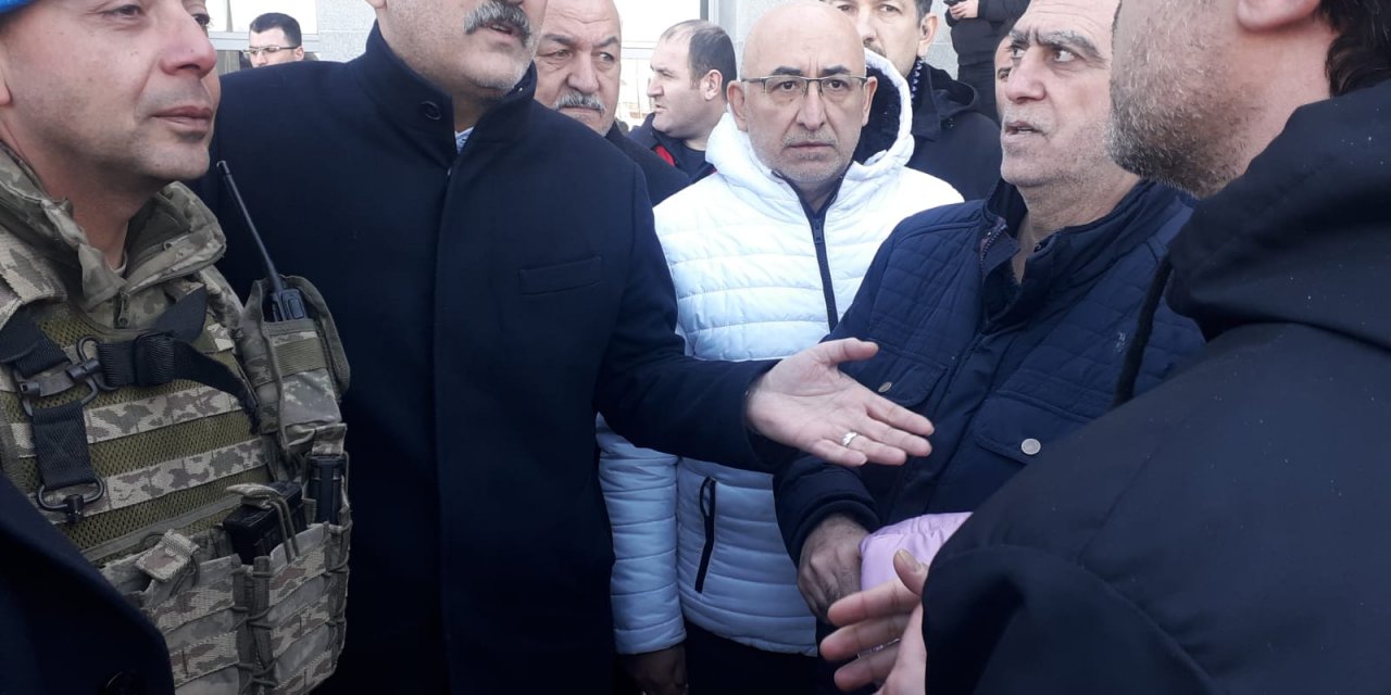 Depremin Ardından Yaralar Sarılıyor