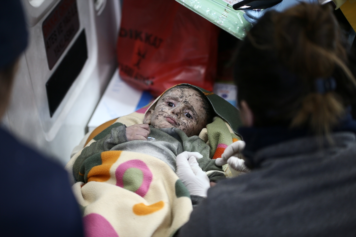 Hatay'da Yusuf bebek ile ağabeyi depremin 105'inci saatinde kurtarıldı