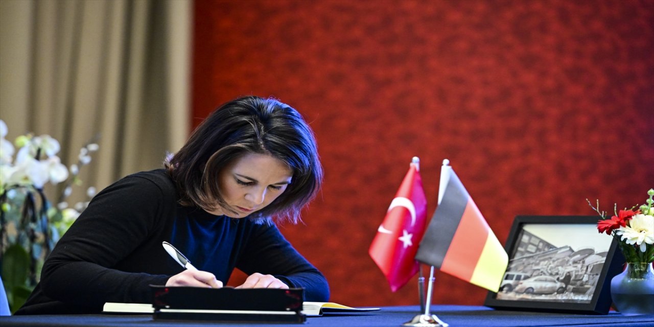 Almanya Dışişleri Bakanı Baerbock Berlin Büyükelçiliği'nde taziye defterini imzaladı