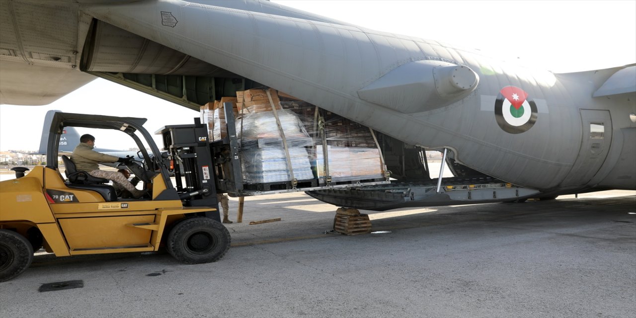 Ürdün Türkiye'de deprem bölgesinde sahra hastanesi kuruyor