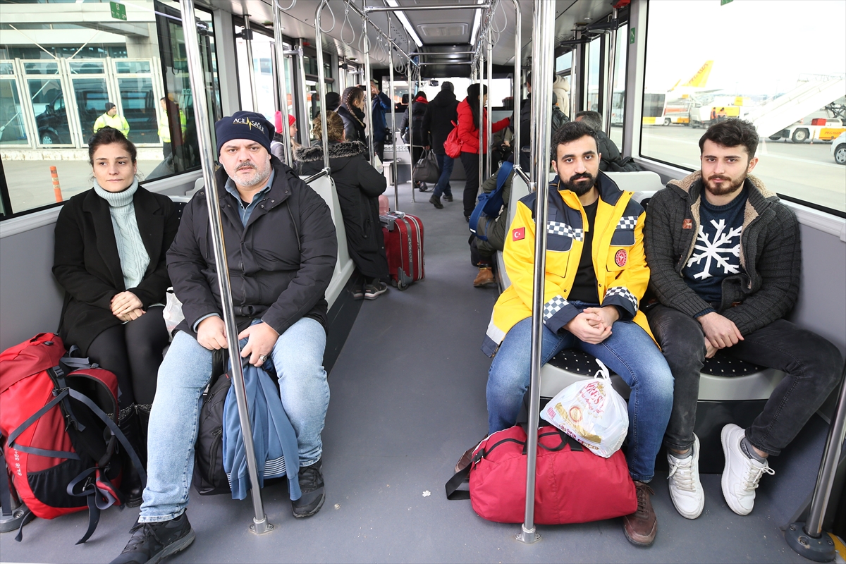 İstanbul'dan deprem bölgesine 180 sağlık personeli daha sevk edildi