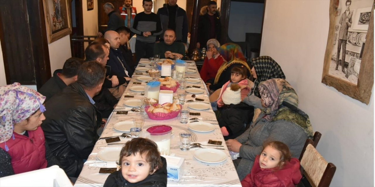 Çorum'un İskilip Belediyesi 19 depremzedeye kapı açtı.