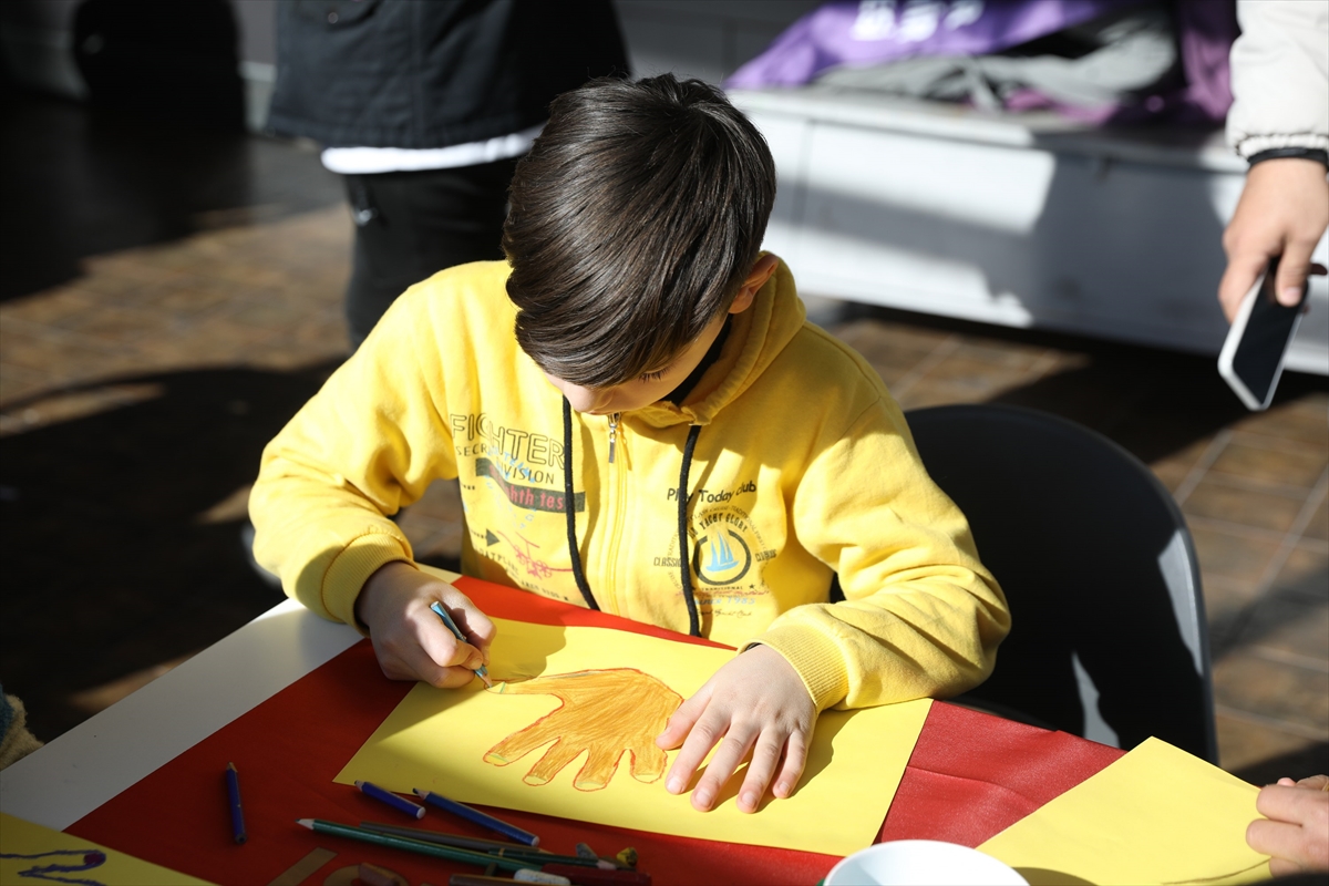 Depremzede çocuklar için resim atölyesi etkinliği