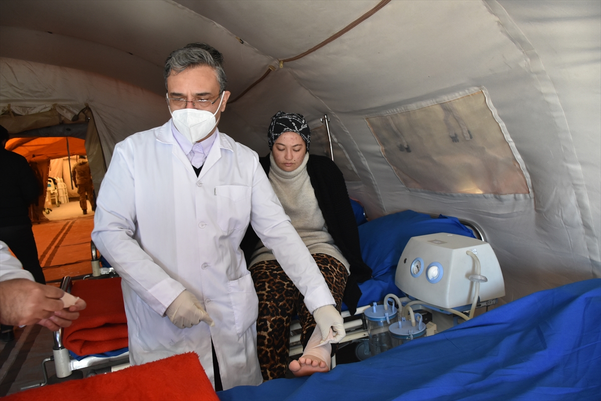 İran, Adıyaman'da sahra hastanesi  kurdu