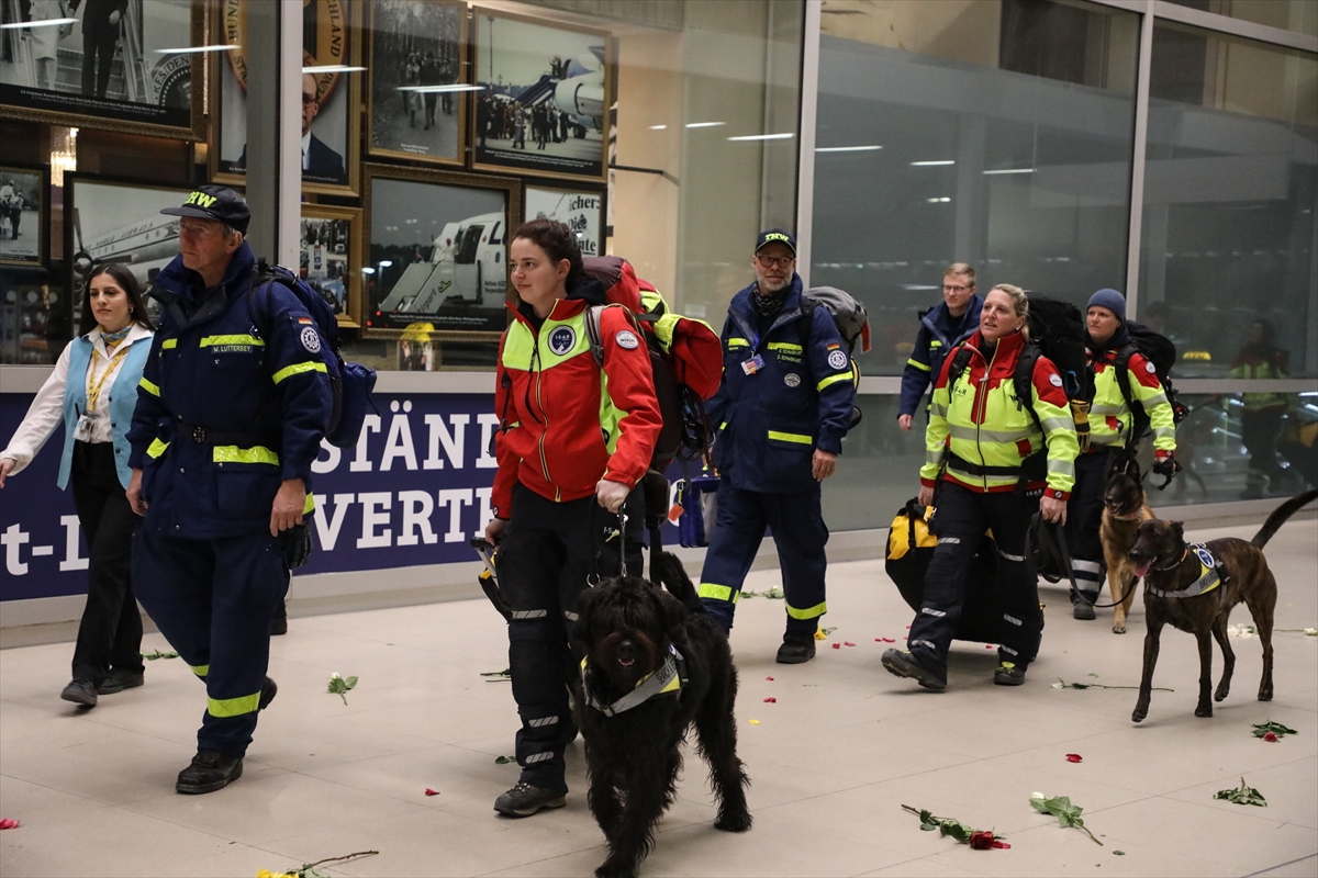 Almanya'dan arama kurtarma ekipleri Türkiye'den ayrıldı