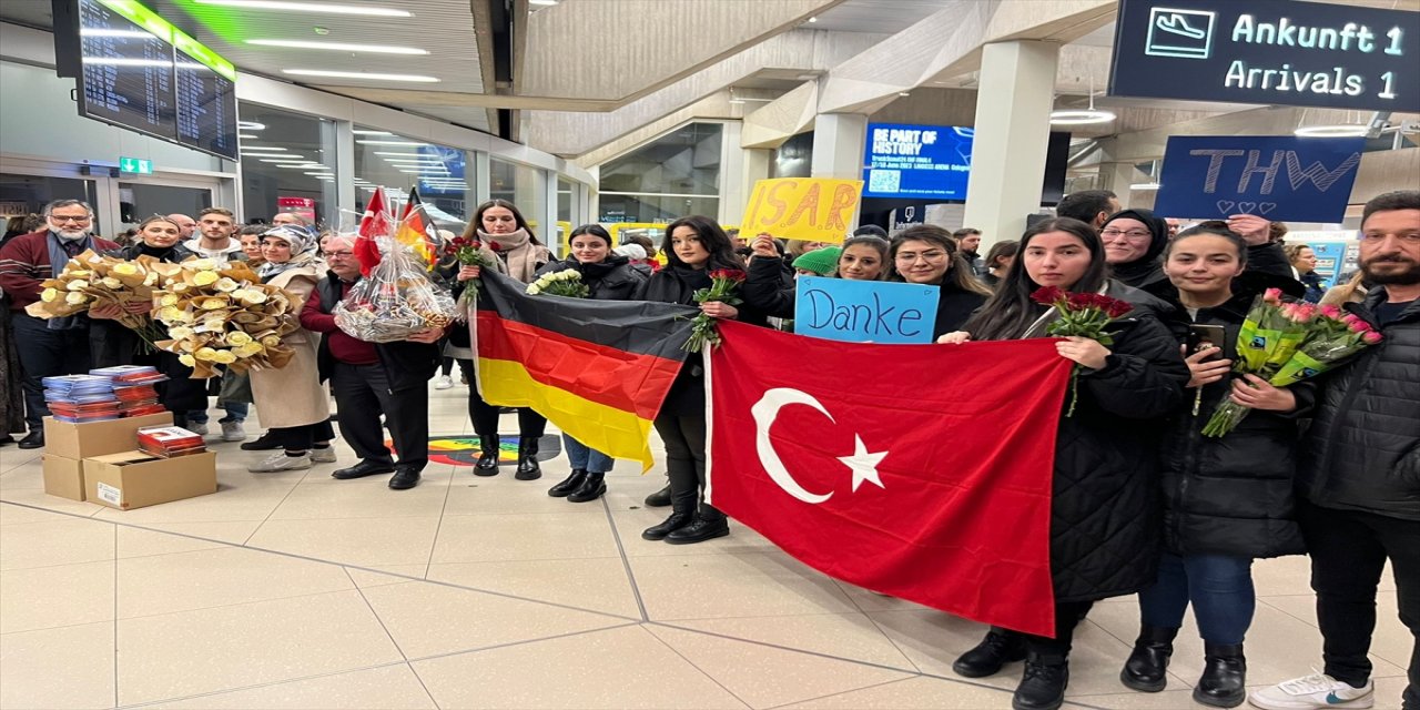 Ülkelerine dönen Alman kurtarma ekipleri başarıyla çalıştıklarını dile getirdi.