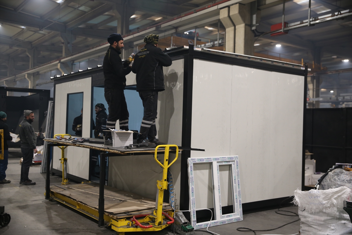 Konya'da ticari üretimini durduran fabrika, konteyner ev yapımına başladı